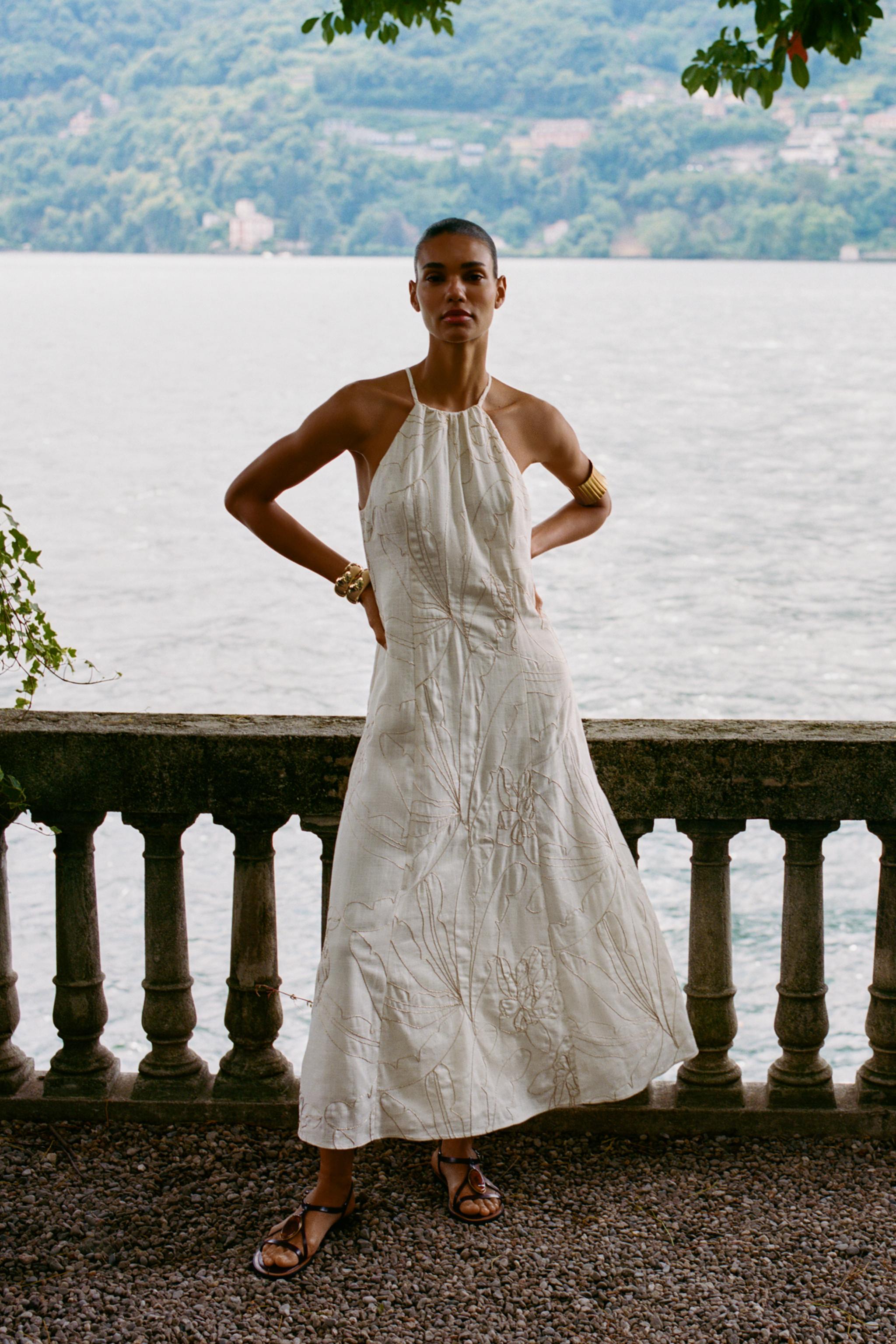 ROBE HALTER BRODERIES FLEURS
