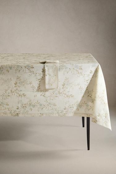 مفرش مائدة بطبعة نباتات - مزرق الخاص بـ Zara - صورة 0