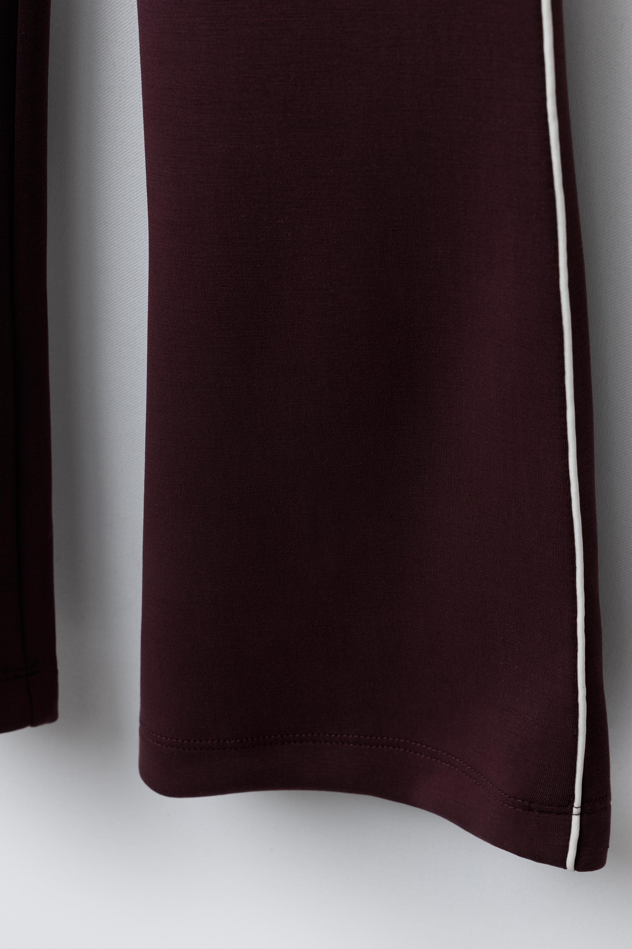 PANTALON FLARE AVEC MODAL LISERÉS CONTRASTE