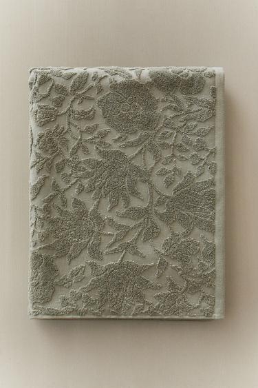 FLORAL JACQUARD BATH TOWEL - Green / Blue by Zara