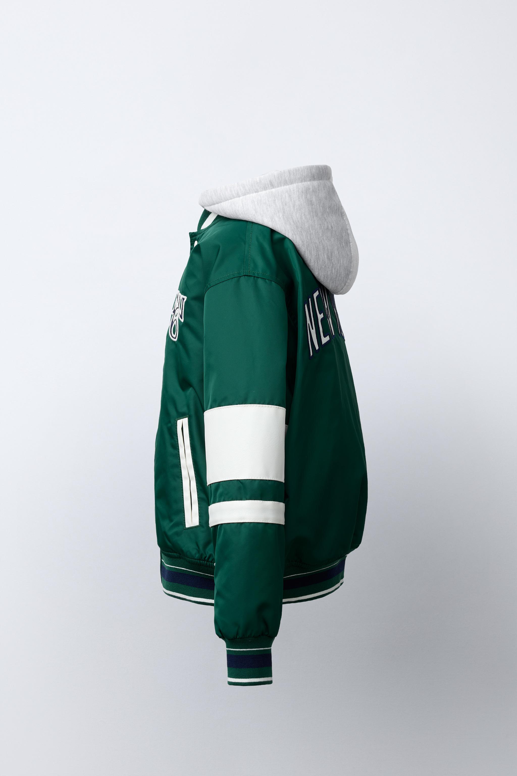 BLOUSON BOMBER EN NYLON AVEC INSCRIPTION ET CAPUCHE AMOVIBLE