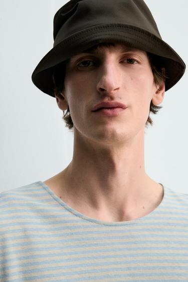 T-SHIRT EN JACQUARD À RAYURES ÉDITION LIMITÉE - Bleu clair de Zara