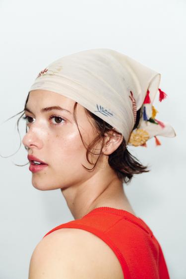 ŠÁTEK S VÝŠIVKOU RYB A BAMBULEK - Přírodní od Zara