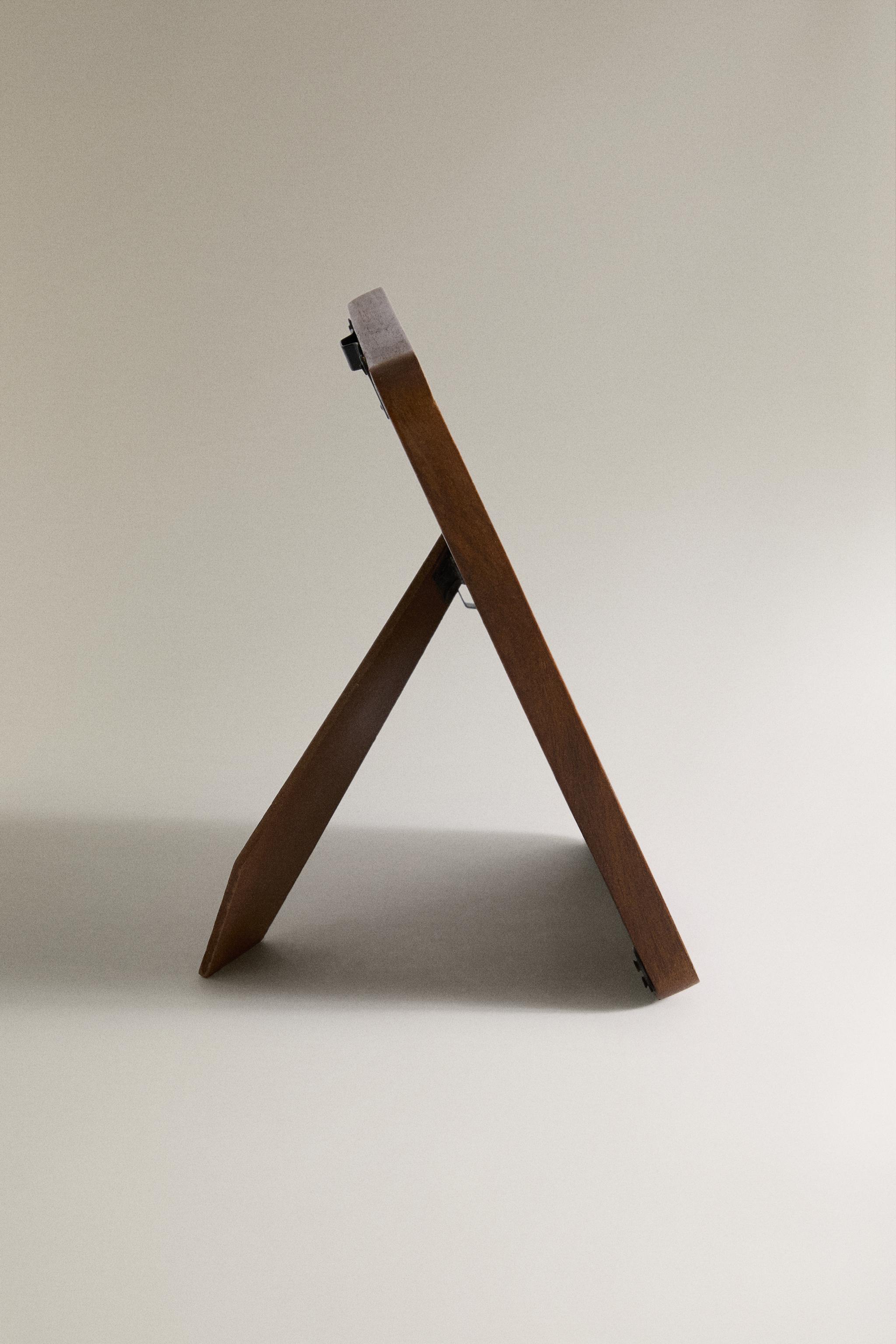 WOODEN PICTURE FRAME — Brown