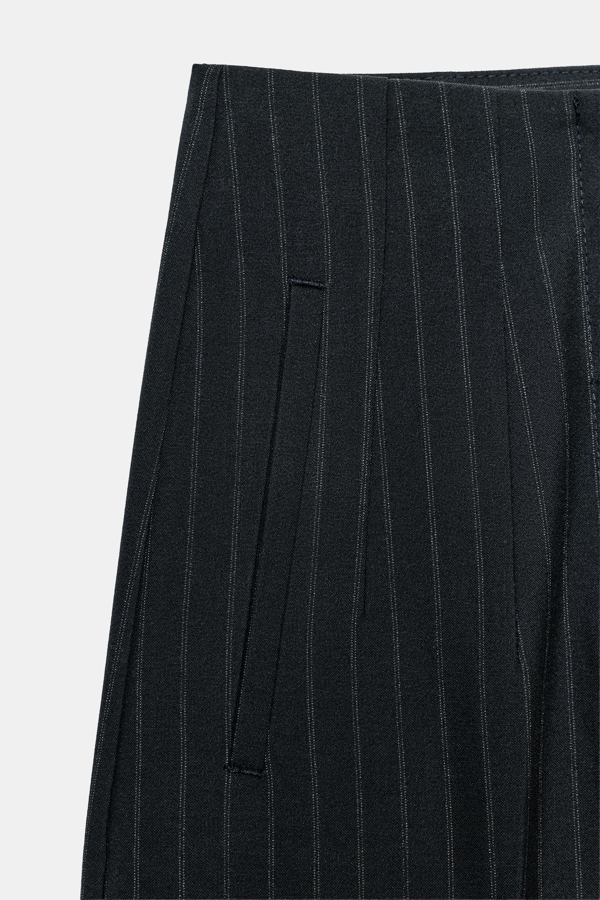 HIGH-RISE BARREL-LEG PANTS
