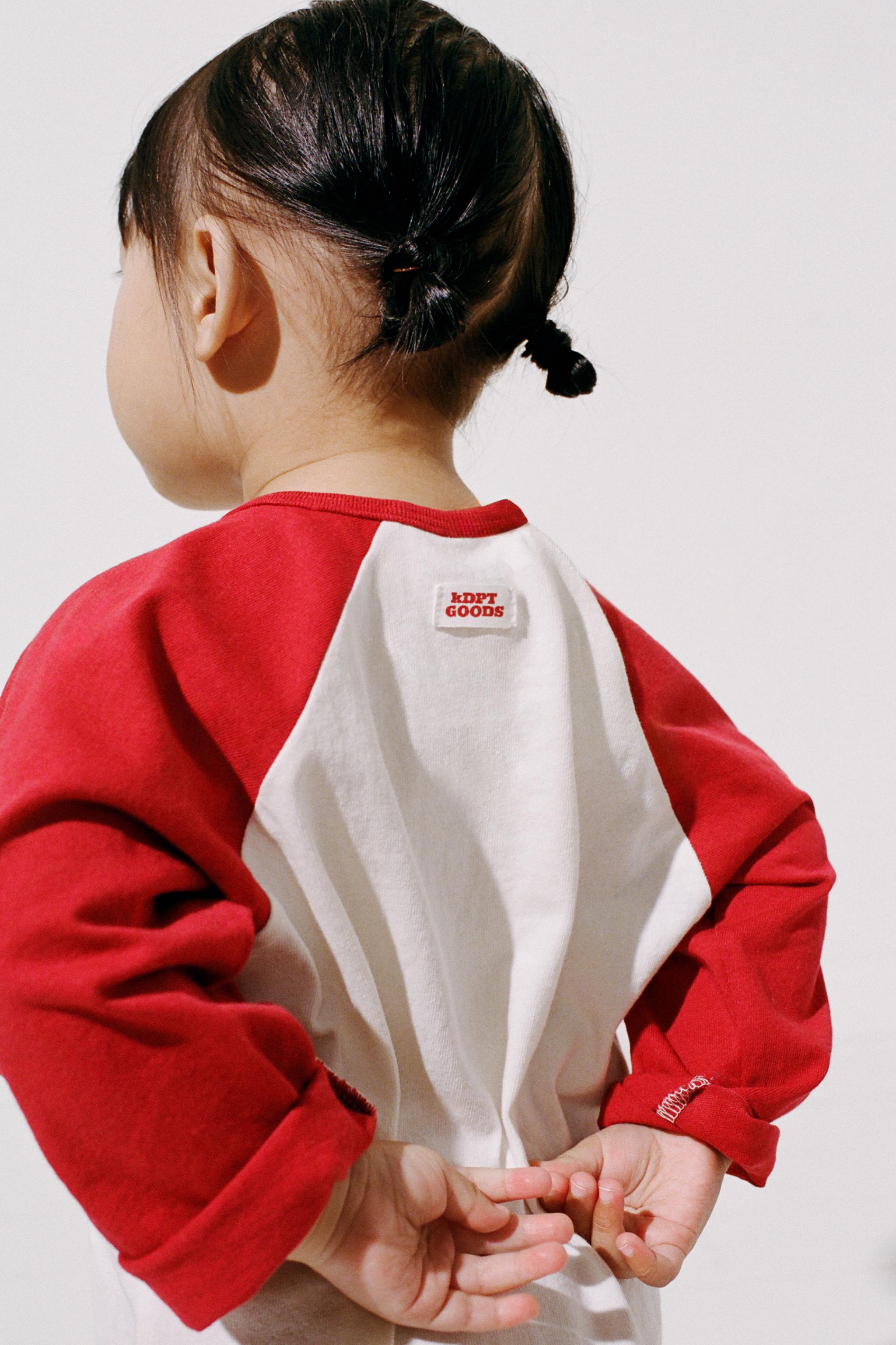 CONTRAST RAGLAN SLEEVE T-SHIRT — Red