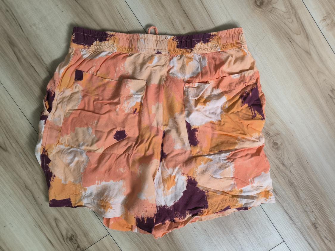 FLORAL PRINT BERMUDA SHORTS - Image 2