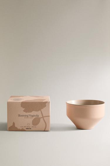 (230 G) BLOOMING MAGNOLIA SCENTED CANDLE - Black / Ecru by Zara