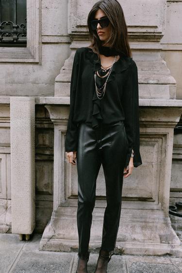 BLUSA COM LAÇO E FOLHO - Preto da Zara