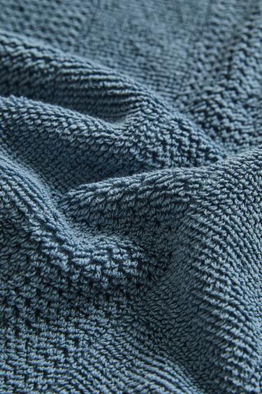 SERVIETTE DE BAIN TEXTURE DIAGONALE - bleu-poudré de Zara