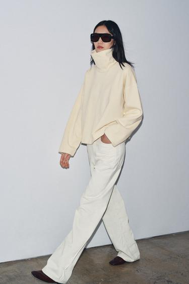 ТОЛСТОВКА OVERSIZE С ВЫСОКИМ ВОРОТНИКОМ — ВАНИЛЬНЫЙ от Zara