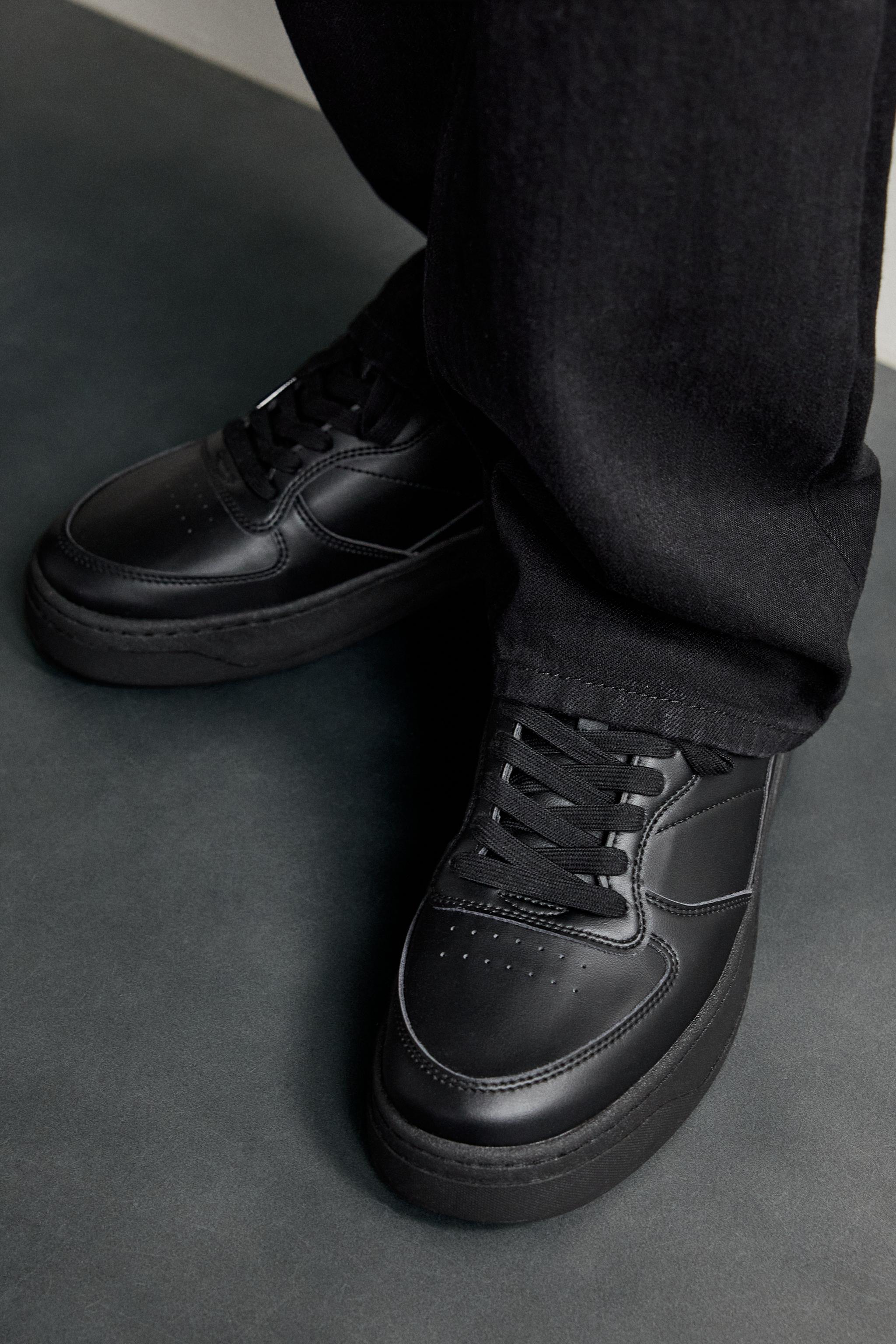 RETRO STYLE SNEAKERS