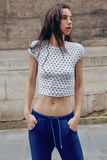T-SHIRT COURT À MANCHES COURTES ET POIS - Blanc / Noir de Zara