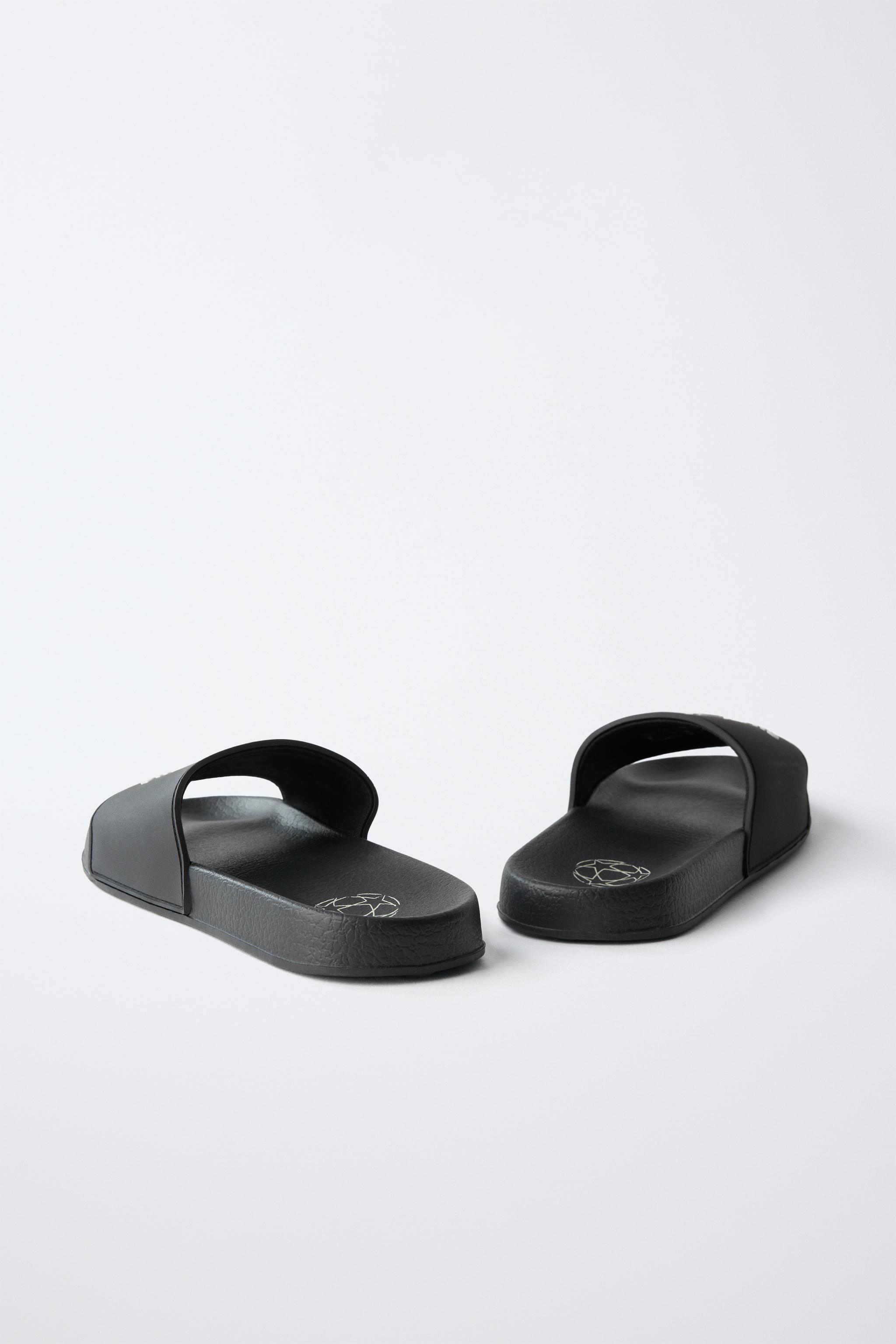 Детские сандалии Zara UEFA CHAMPIONS LEAGUE® GLOW-IN-THE-DARK POOL SLIDES — фото 5