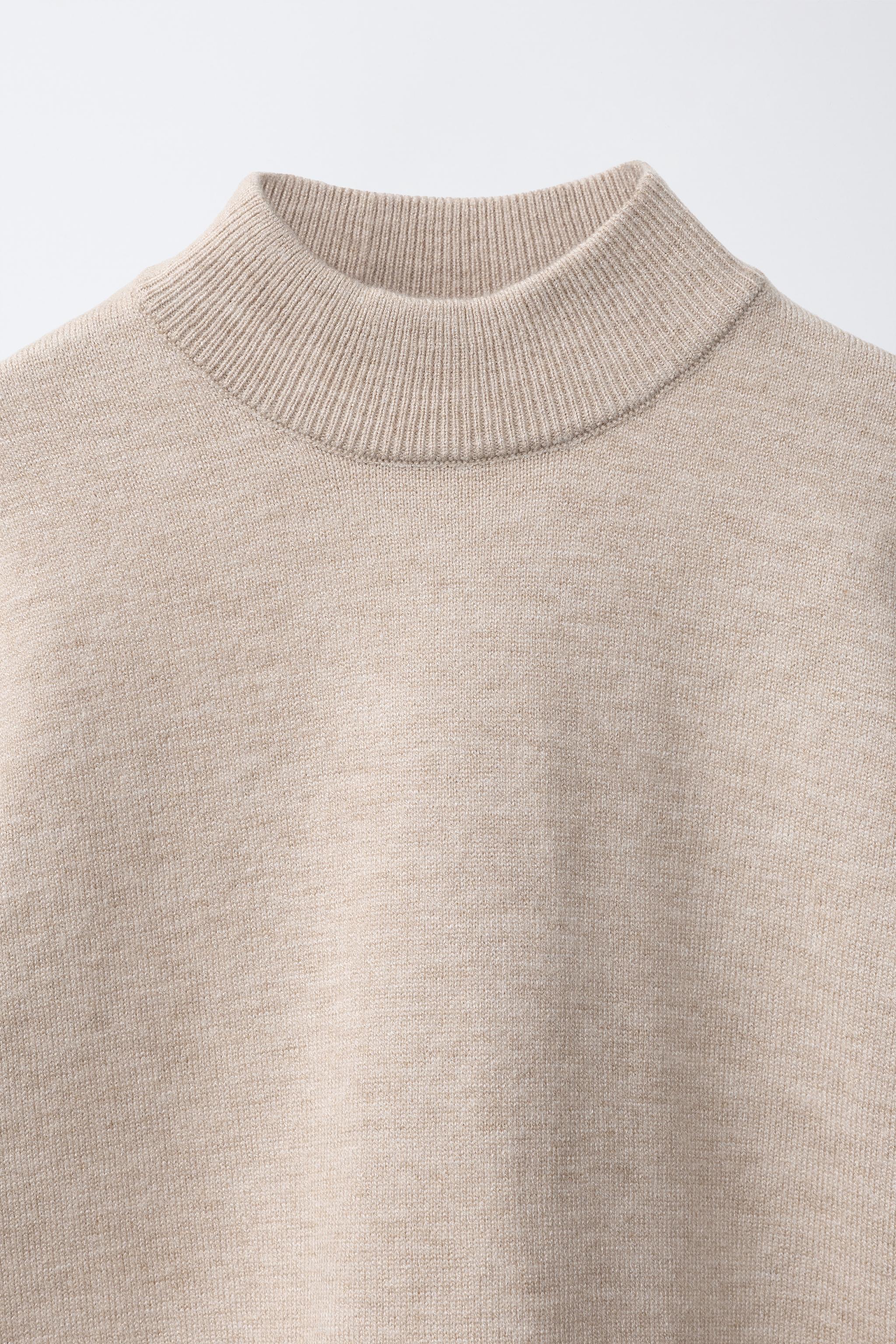 PULL EN MAILLE À COL CHEMINÉE