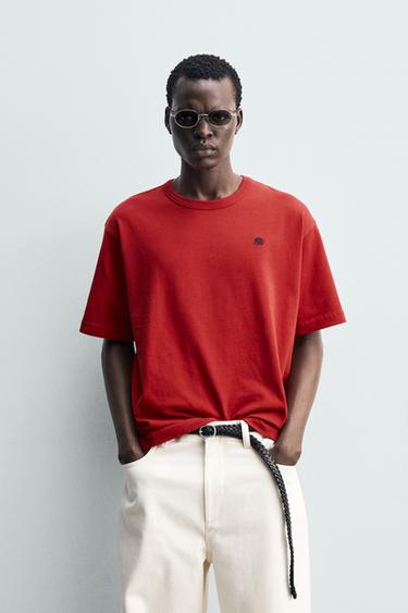 MAJICA S KONTRASTNIM VEZENJEM - Rdeča od Zare