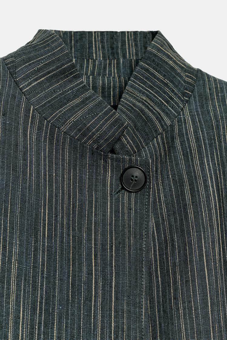 Blazer de lino a rayas de la colección ZW 8
