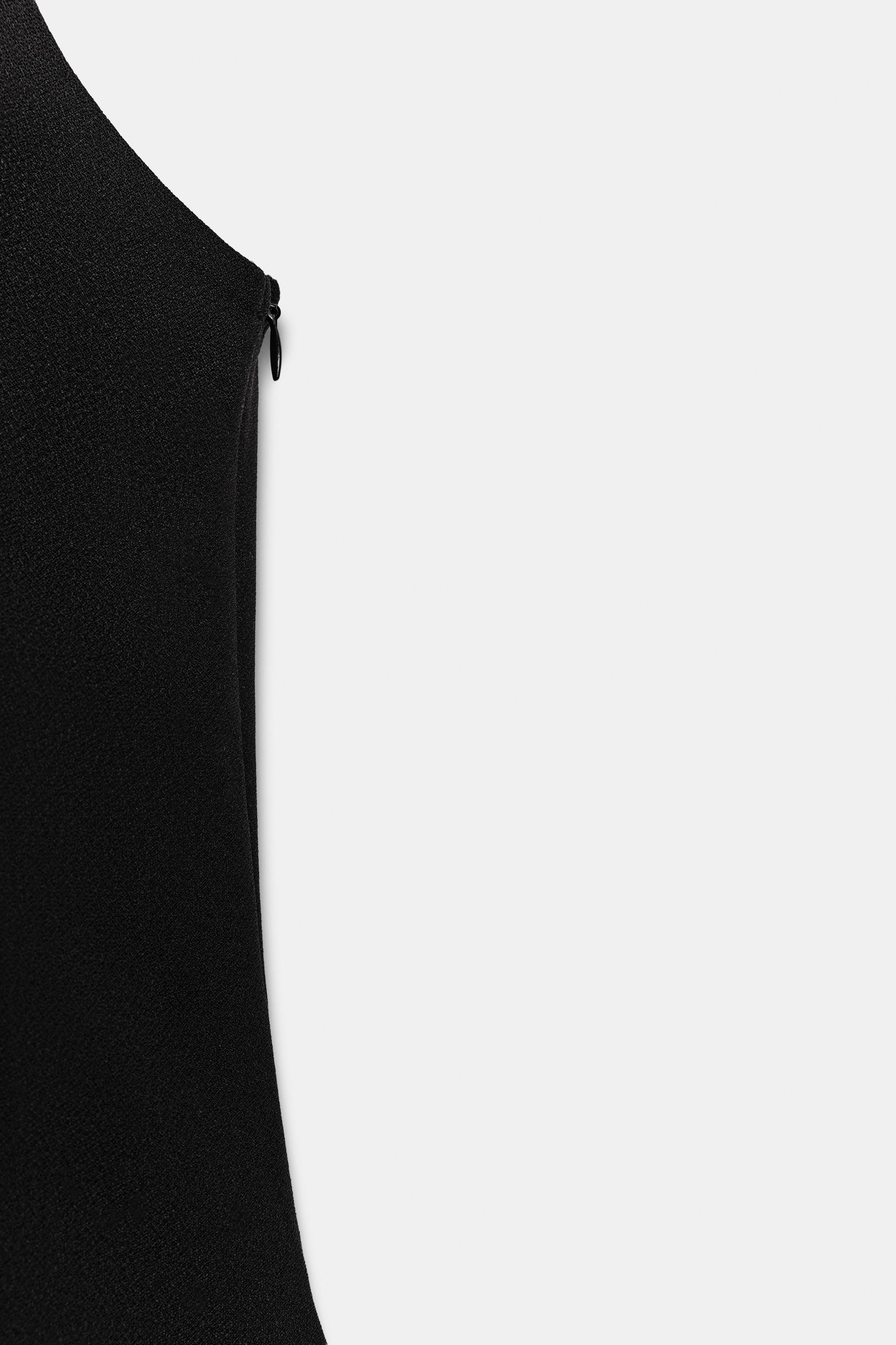 CREPE HALTER TOP