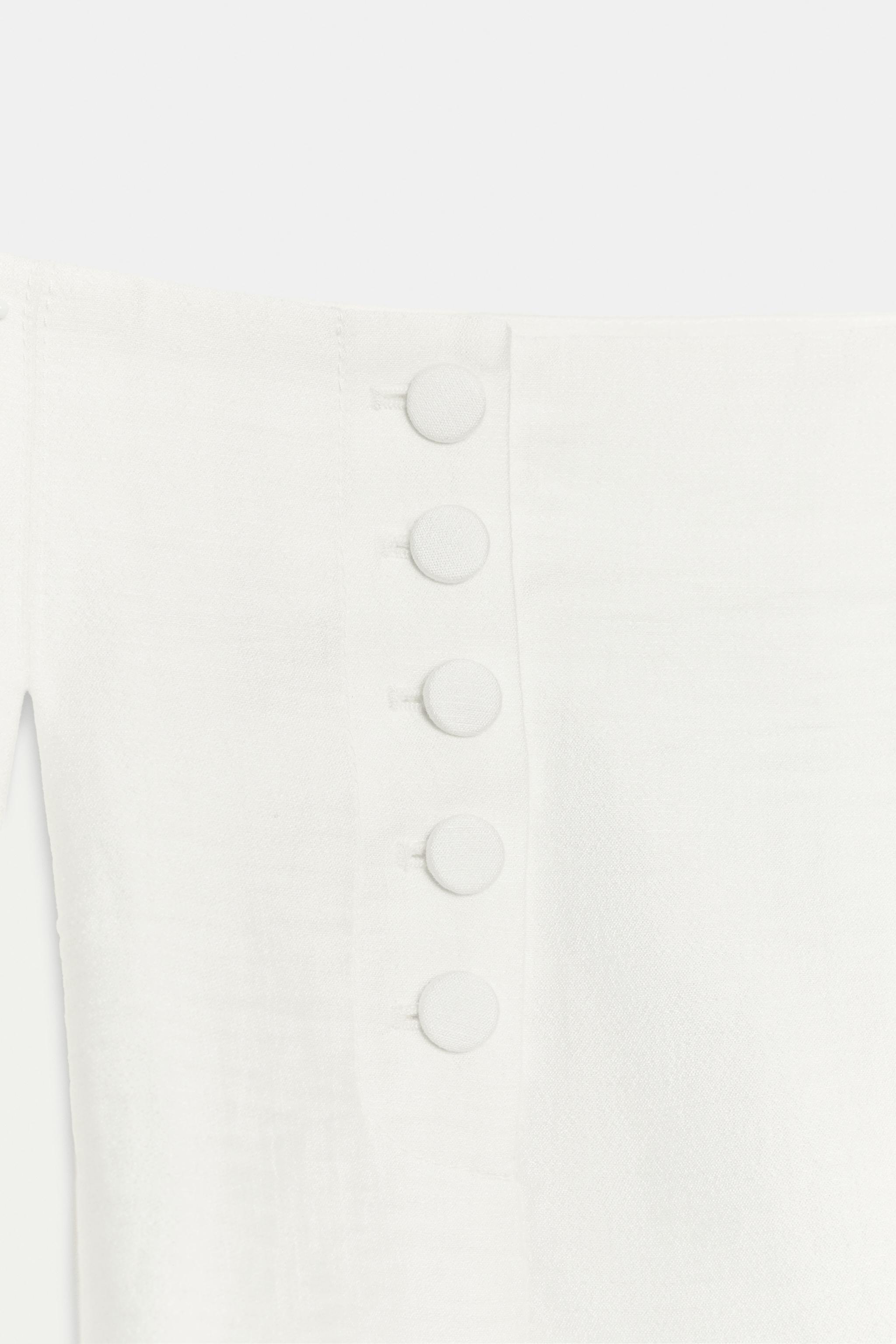 FABRIC-COVERED BUTTON SHORTS