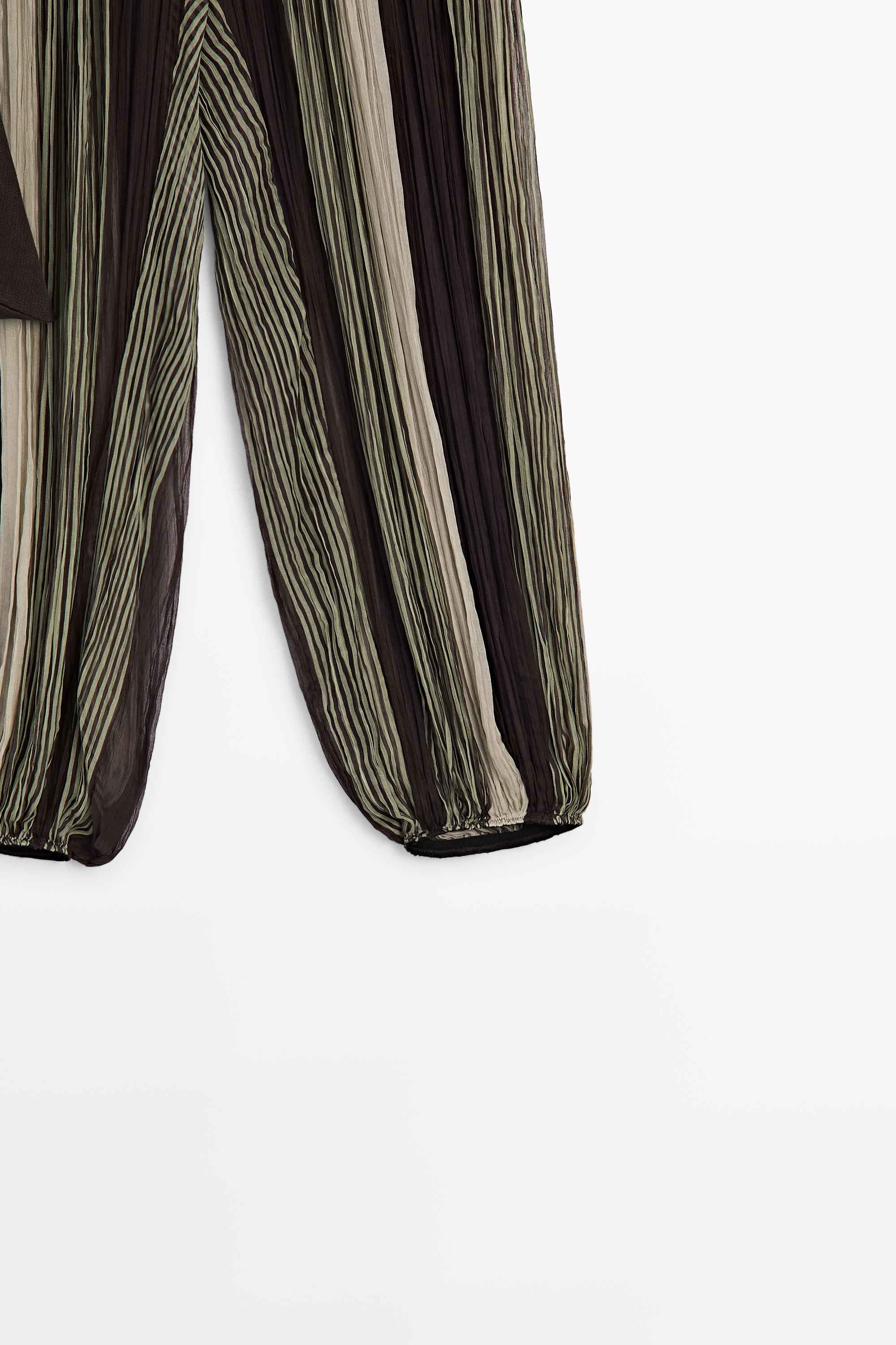 Pantalon fluide à rayures et ceinture