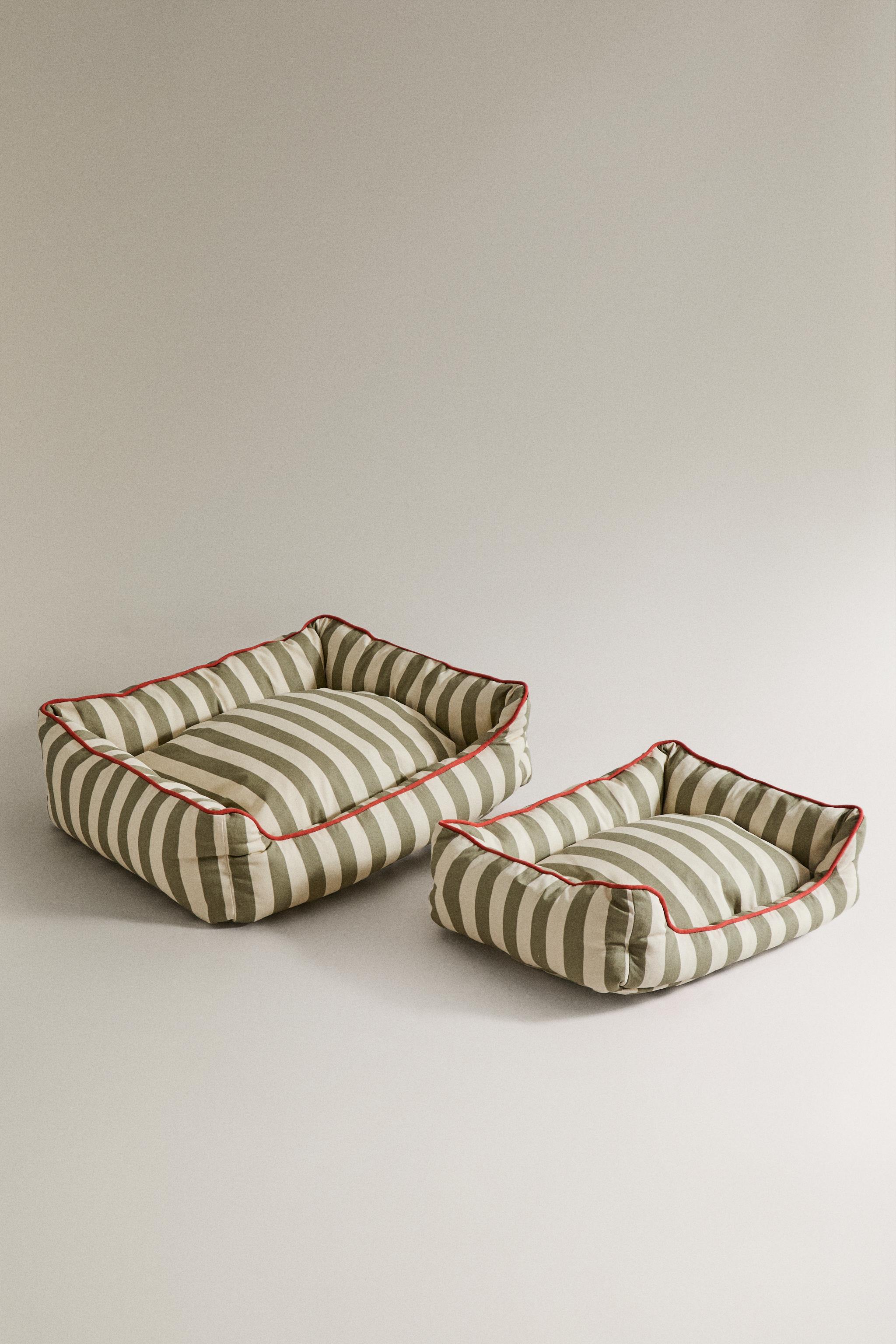 STRIPED PET BED WITH PIPING — Light green