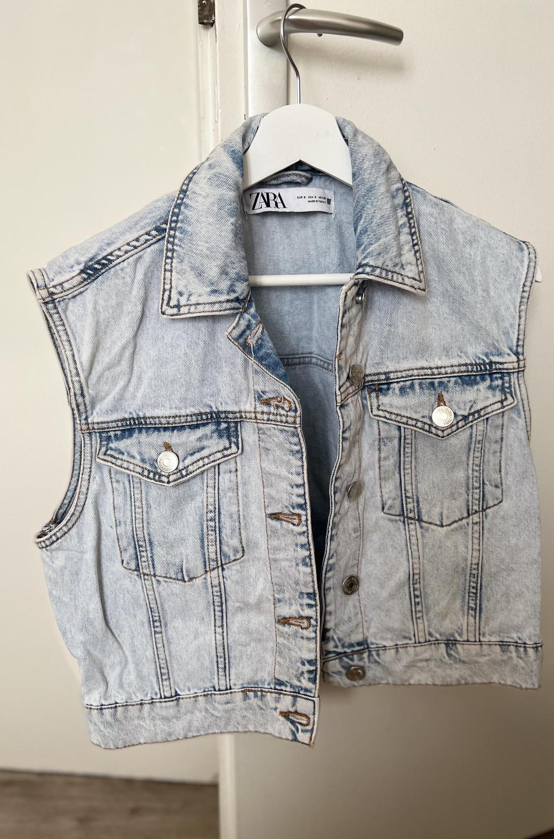 VESTE SANS MANCHES EN JEAN ZARA  TRÈS BON ÉTAT - Image 2