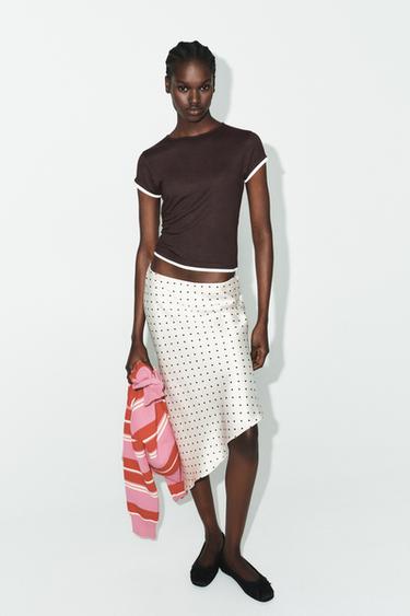 CAMISETA VIVOS CONTRASTE - Chocolate de Zara