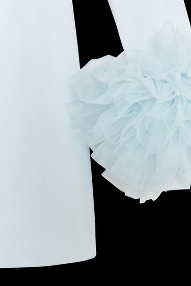 KURZES KLEID MIT TÜLLÄRMEIN UND WEITEM SCHNITT - Pastellblau von Zara