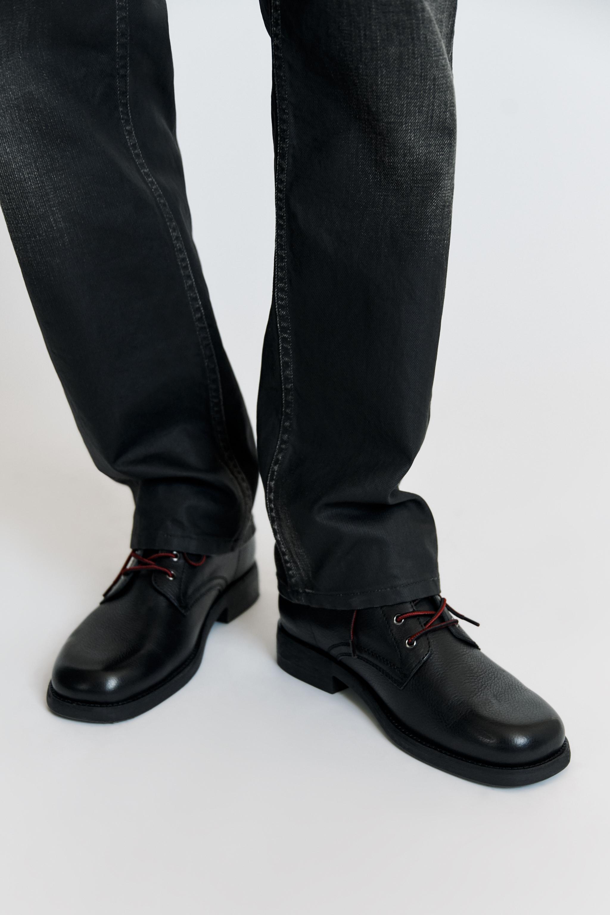 BOTTINES EN CUIR À LACETS