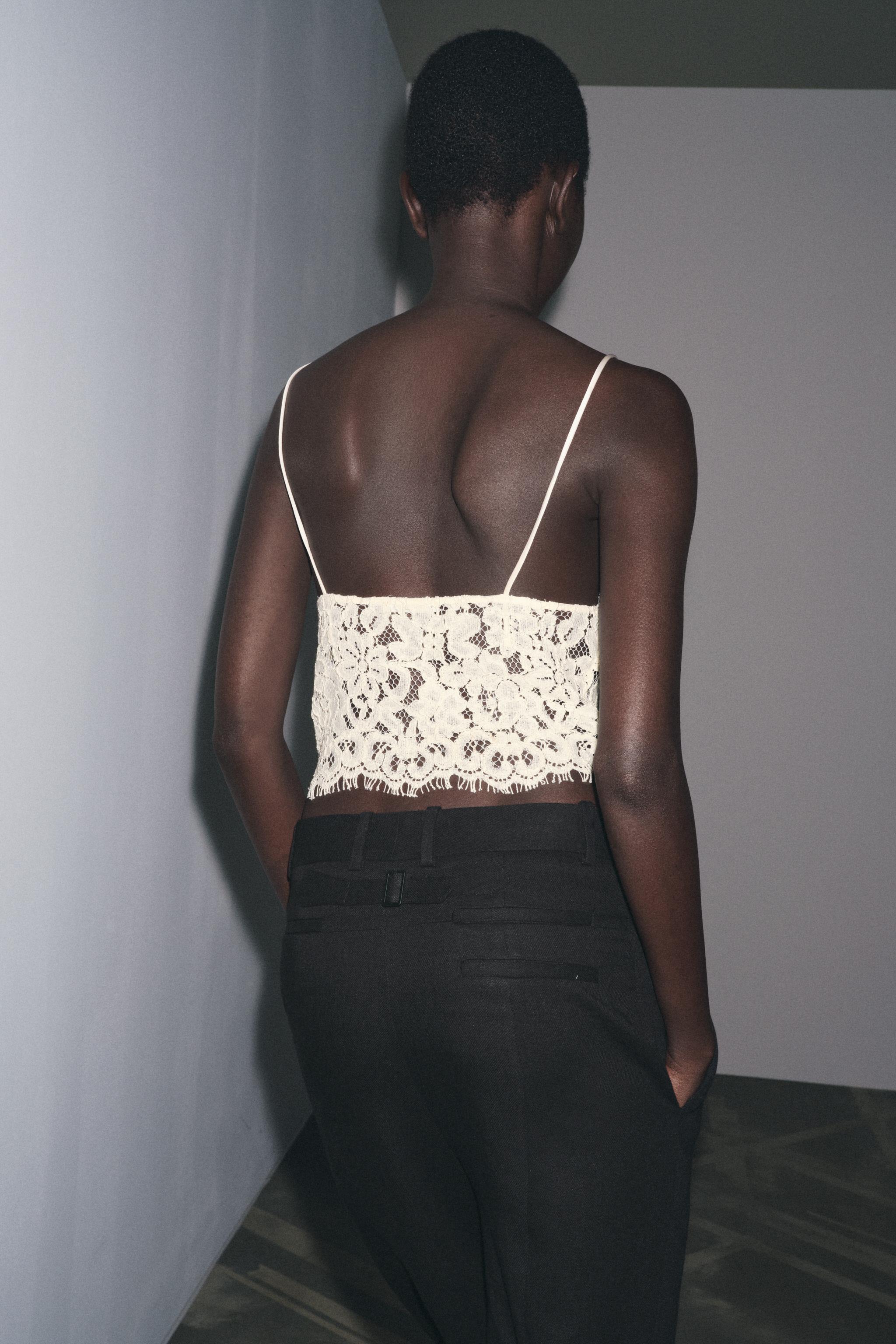EMBROIDERED CROPPED TOP