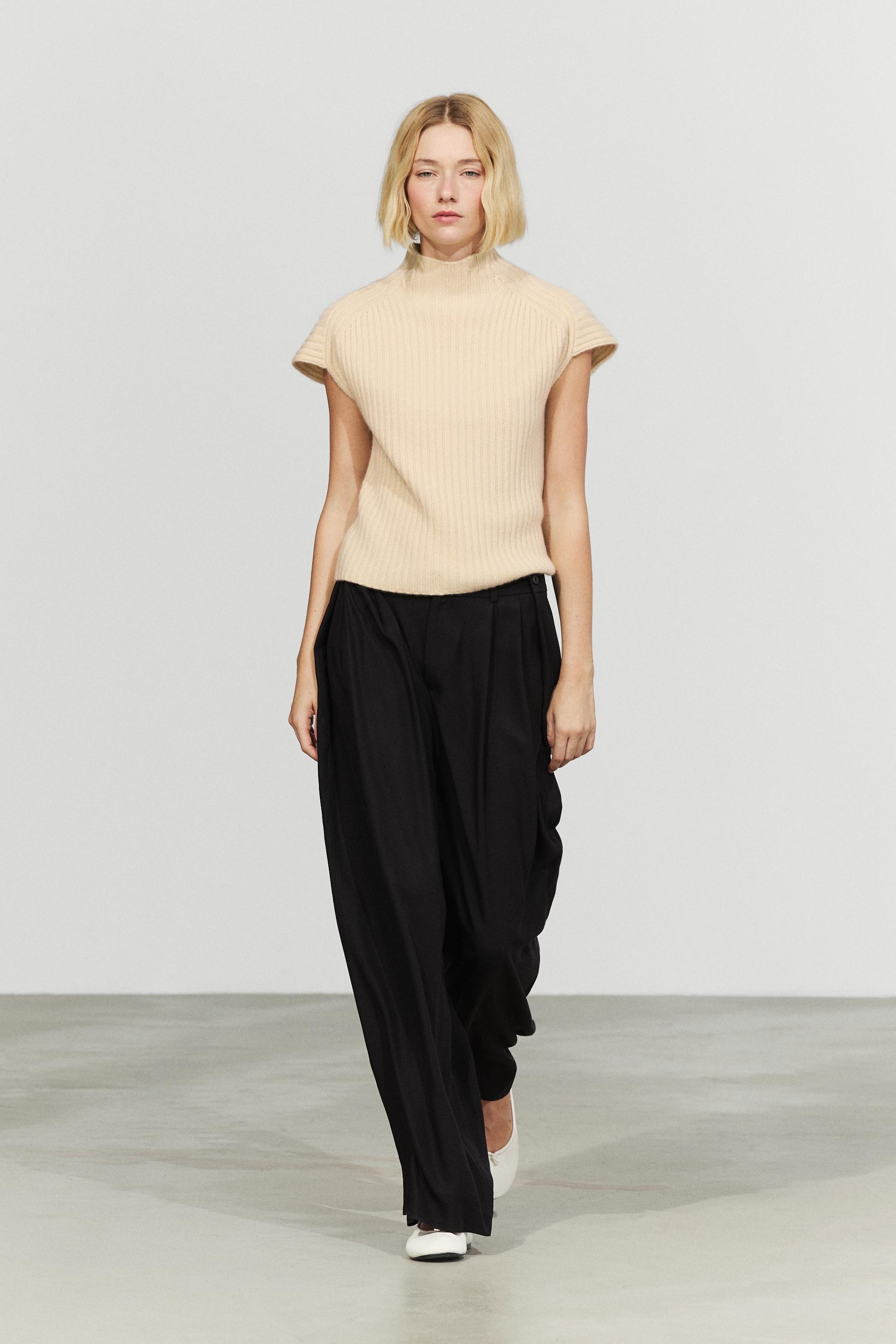 100% cashmere ribbed knit vest — Biscuit