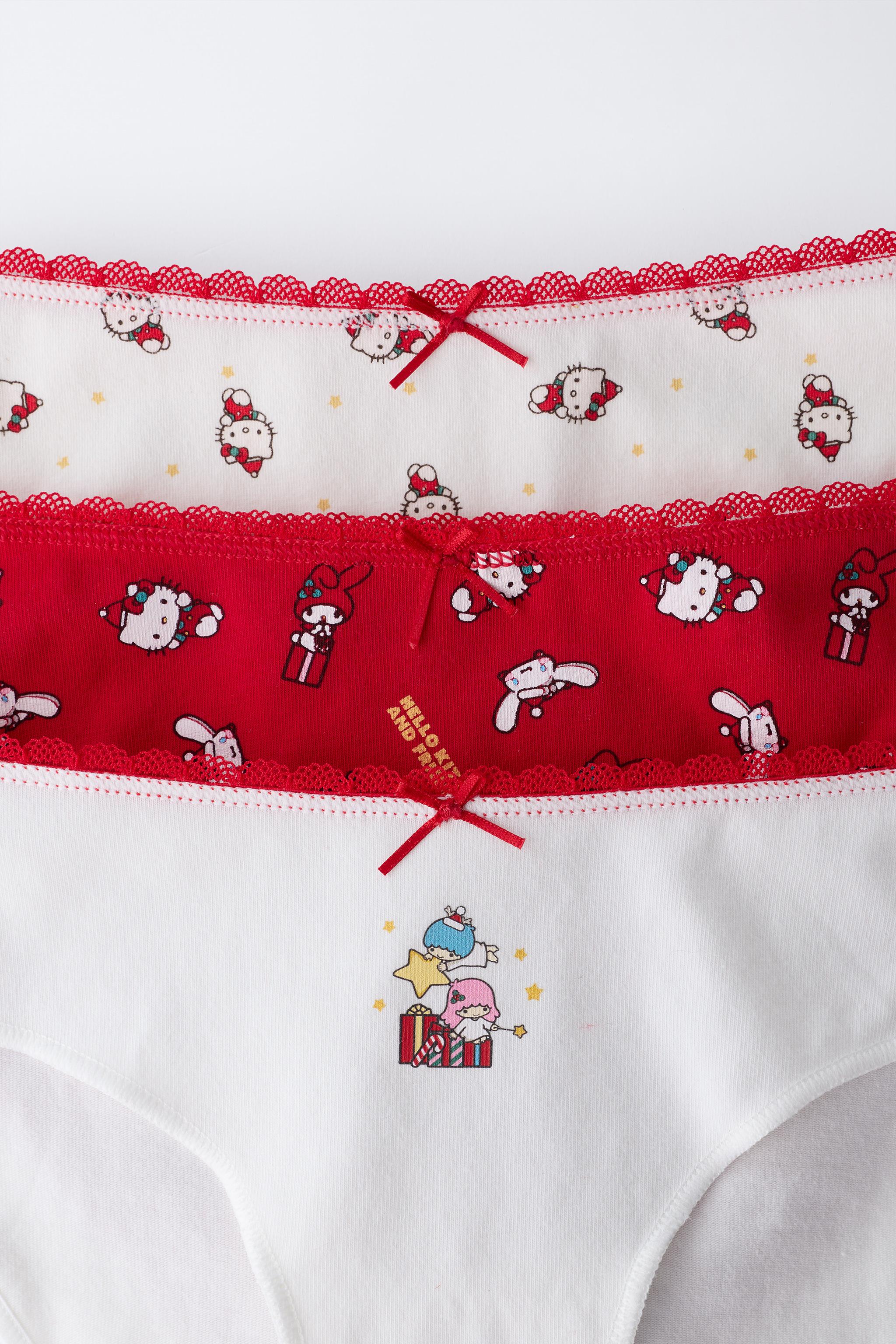 AGES 6-14 / THREE-PACK OF HELLO KITTY © SANRIO UNDERWEAR