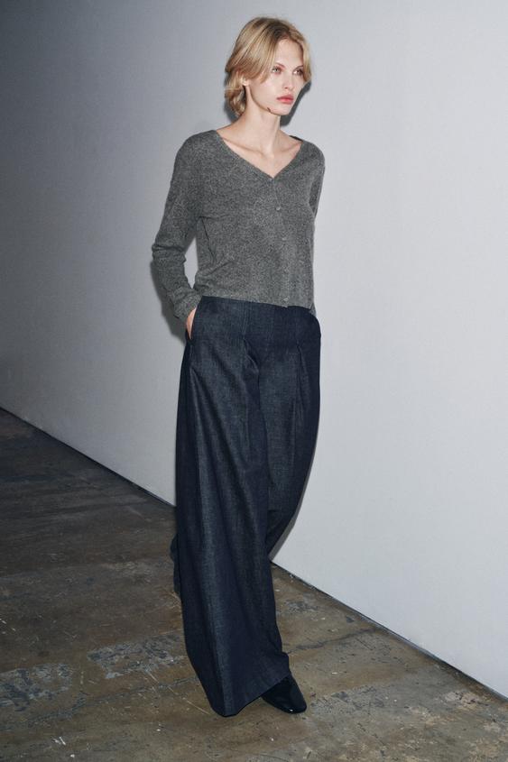 WOOL AND CASHMERE V-NECK CARDIGAN