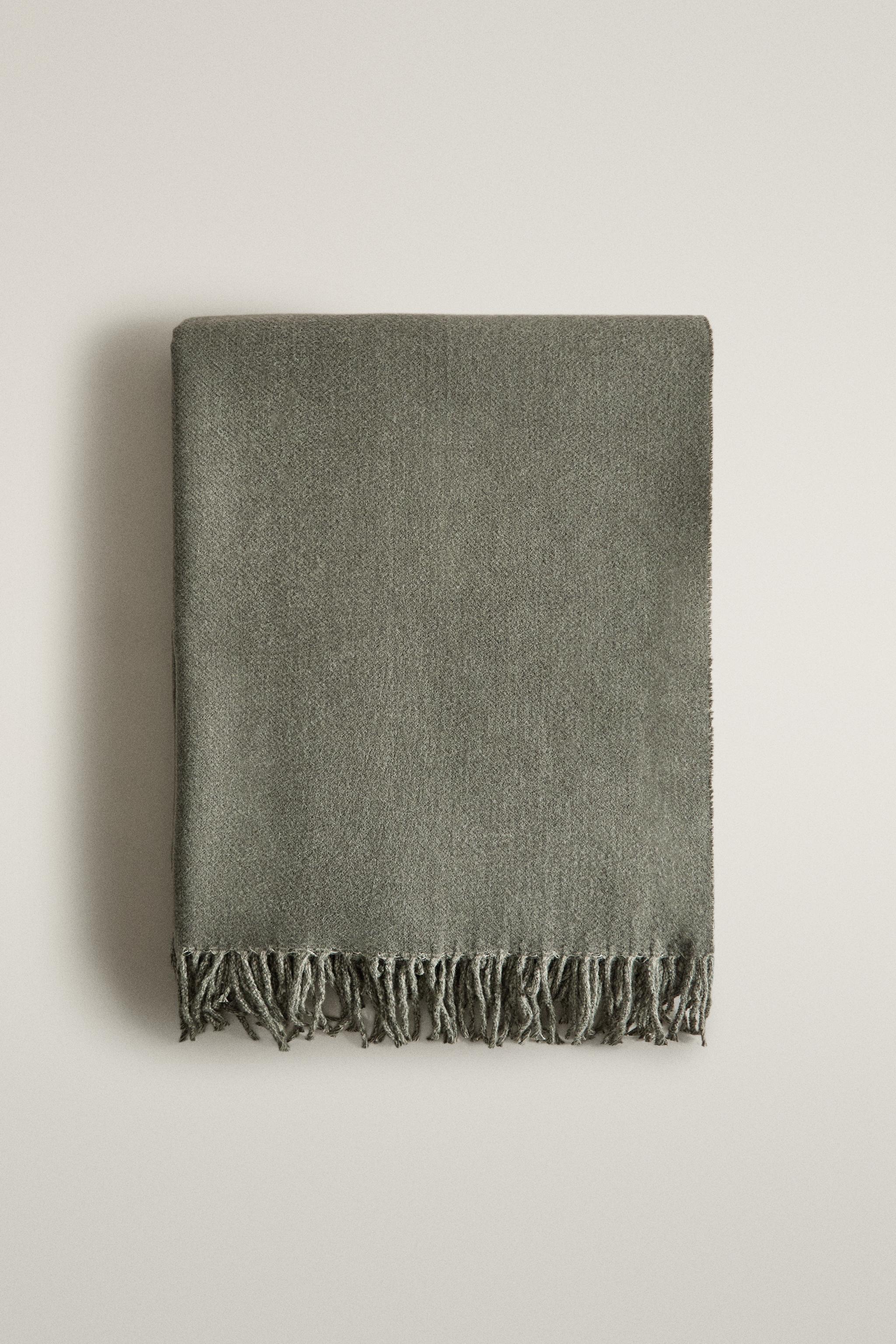 SOFT FRINGED BLANKET