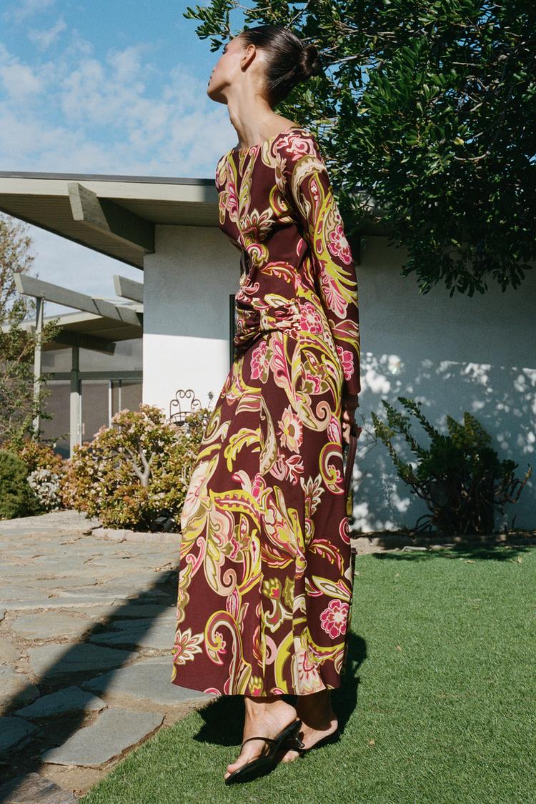 Invitada Vestido Estampado Nudo Zara Este Vestido Midi Satinado Fluido,  Estampado Tie-dye Y Que Marca