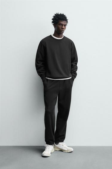 BASIC CREW NECK SWEATSHIRT - Black by Zara