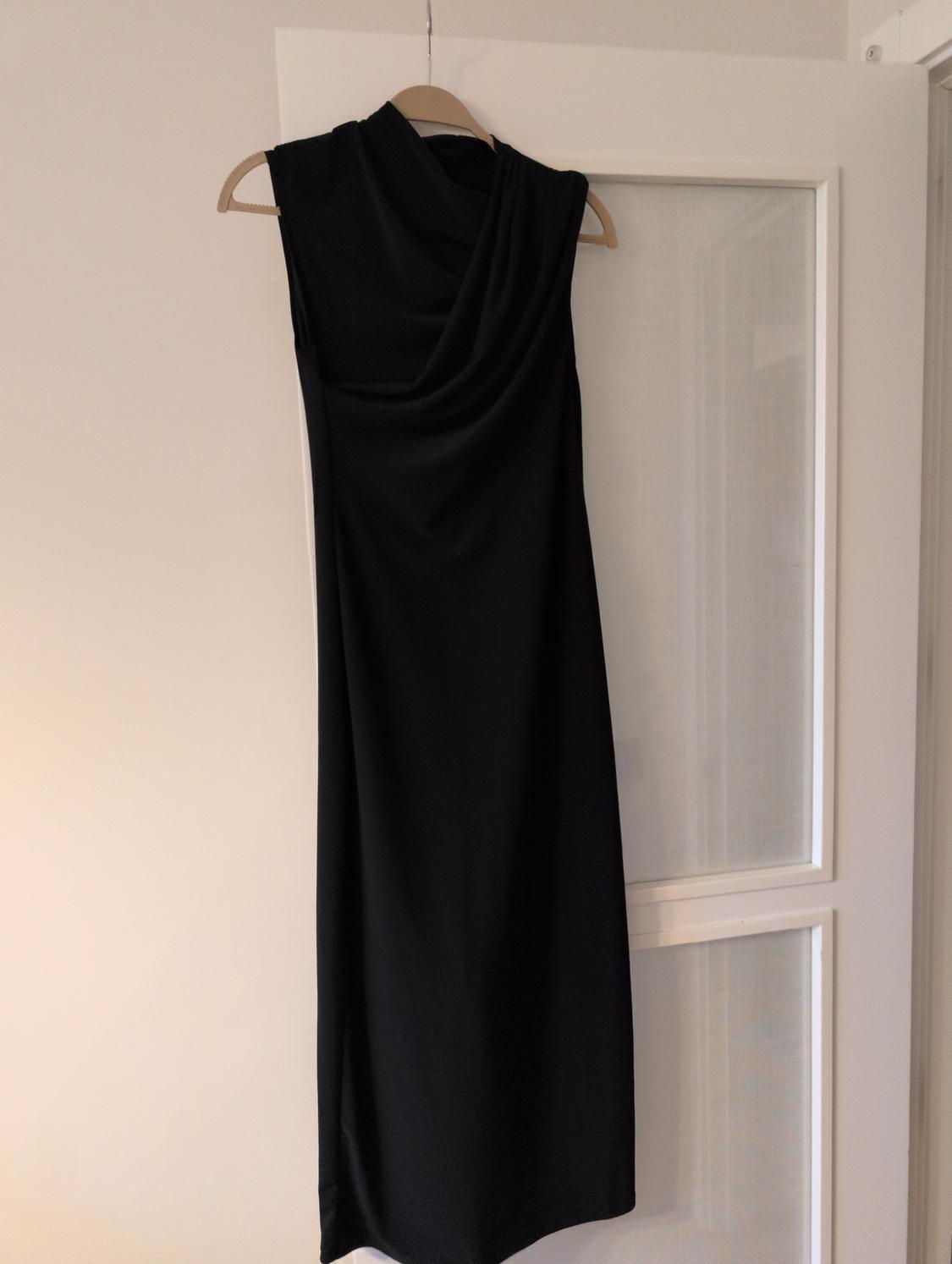 VESTIDO NEGRO CRUZADO EN PECHO - Image 3