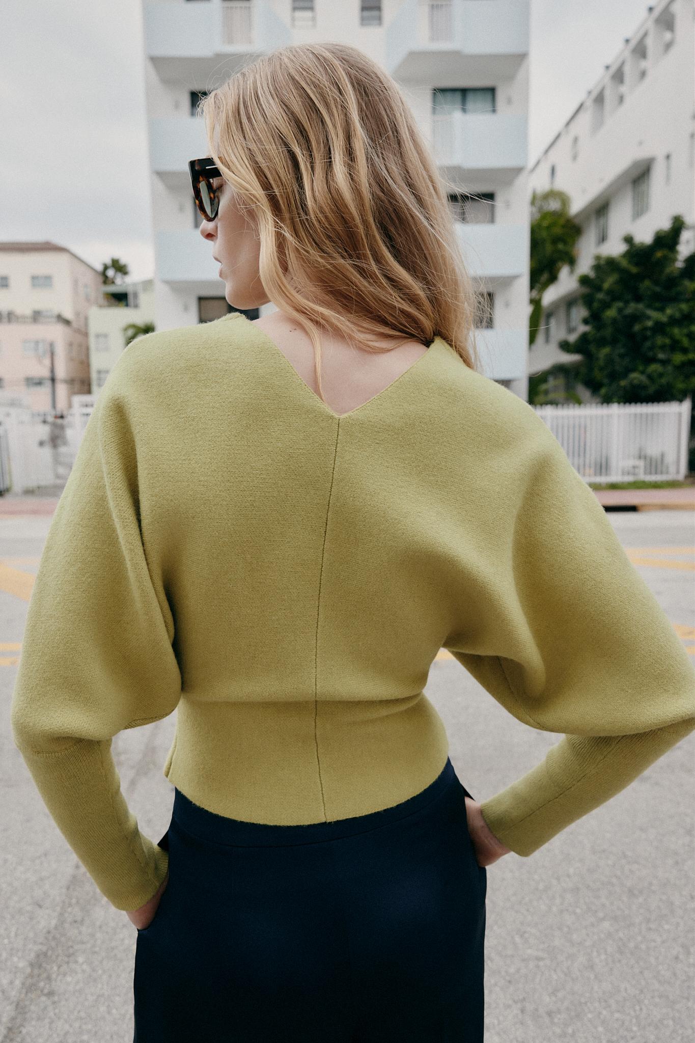 PULL EN MAILLE COL V