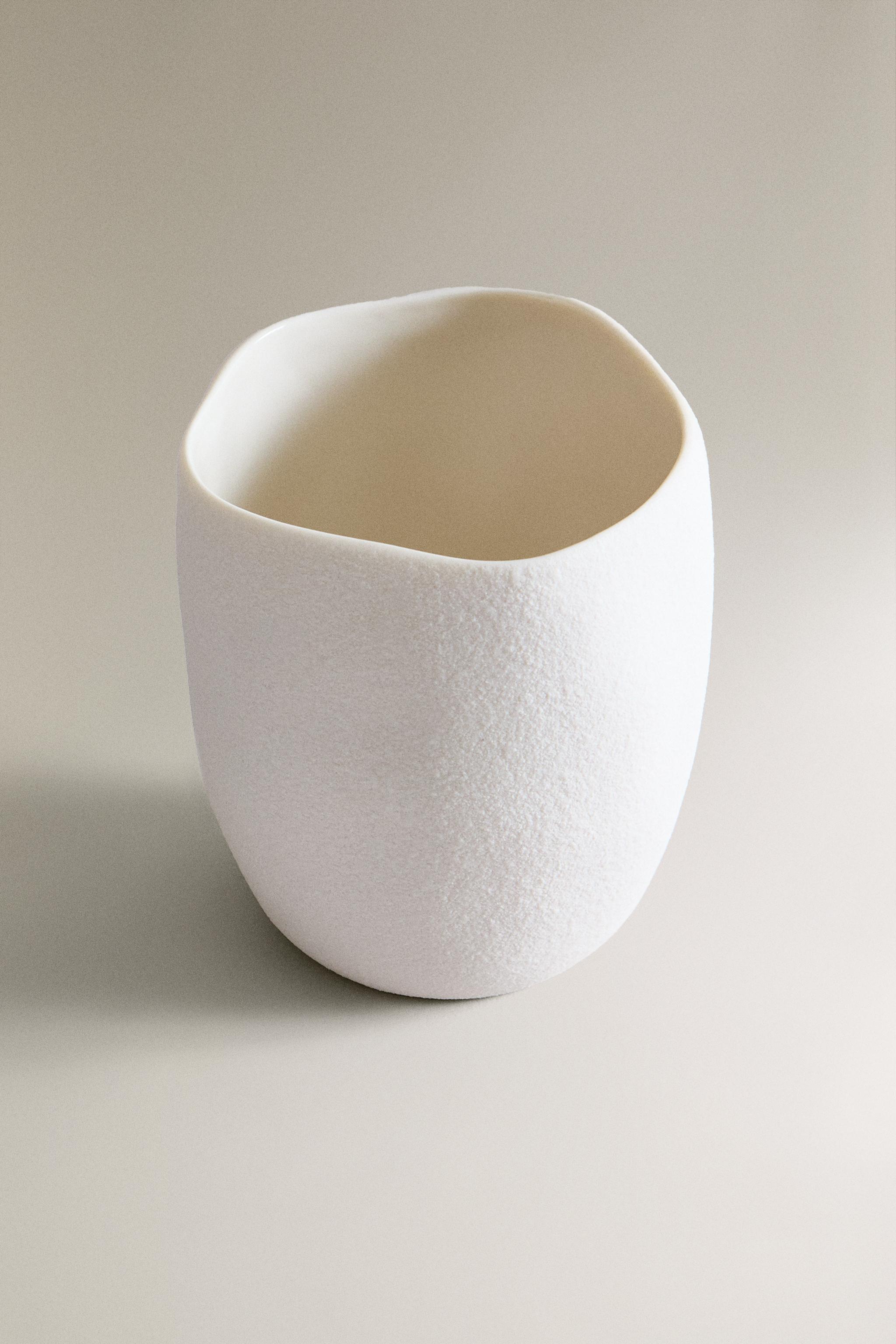 TEXTURED CERAMIC TOOTHBRUSH TUMBLER — White
