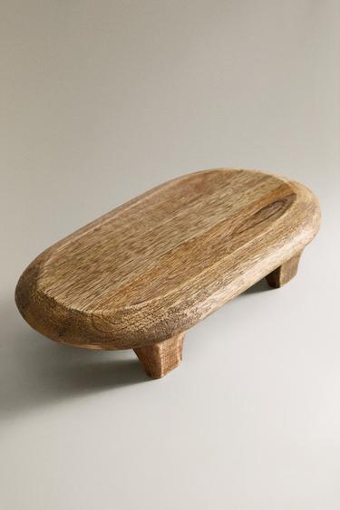 PLANCHE EN BOIS À PIEDS - Marron de Zara - Image 1