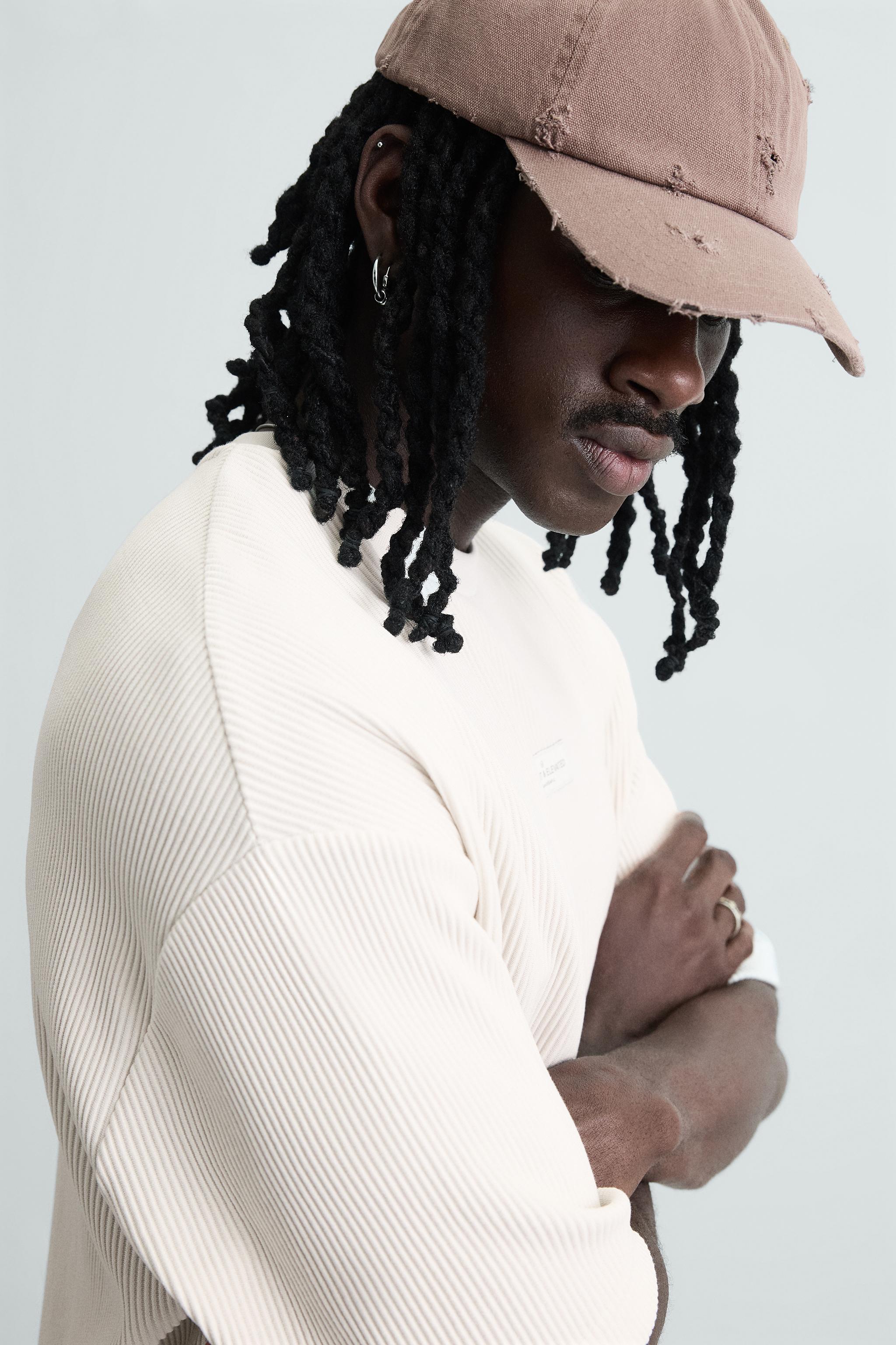 VERTICAL TEXTURED T-SHIRT