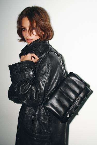 SAC BANDOULIÈRE MATELASSÉ AVEC CHARMS - Noir de Zara - Image 1
