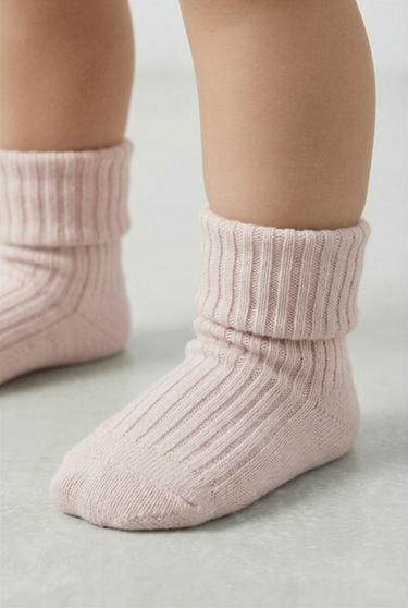LOT DE QUATRE PAIRES DE CHAUSSETTES COLORÉES EN COFFRET - Rose de Zara - Image 4