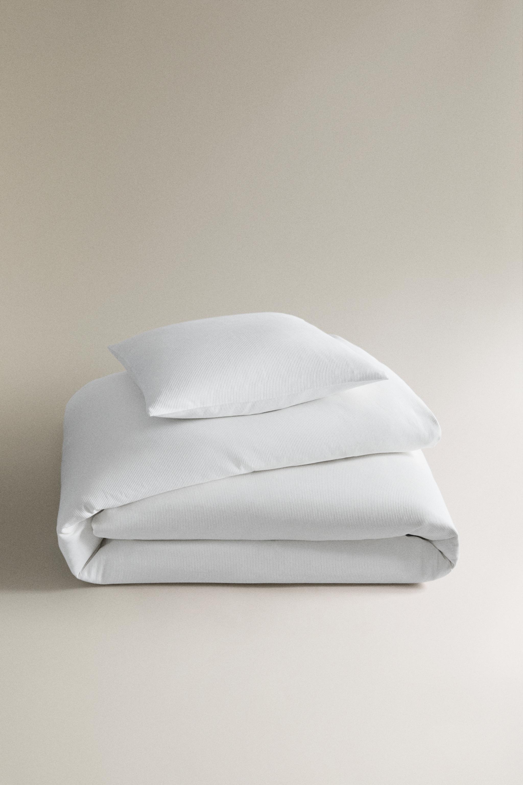 STRIPED BEDSPREAD — White