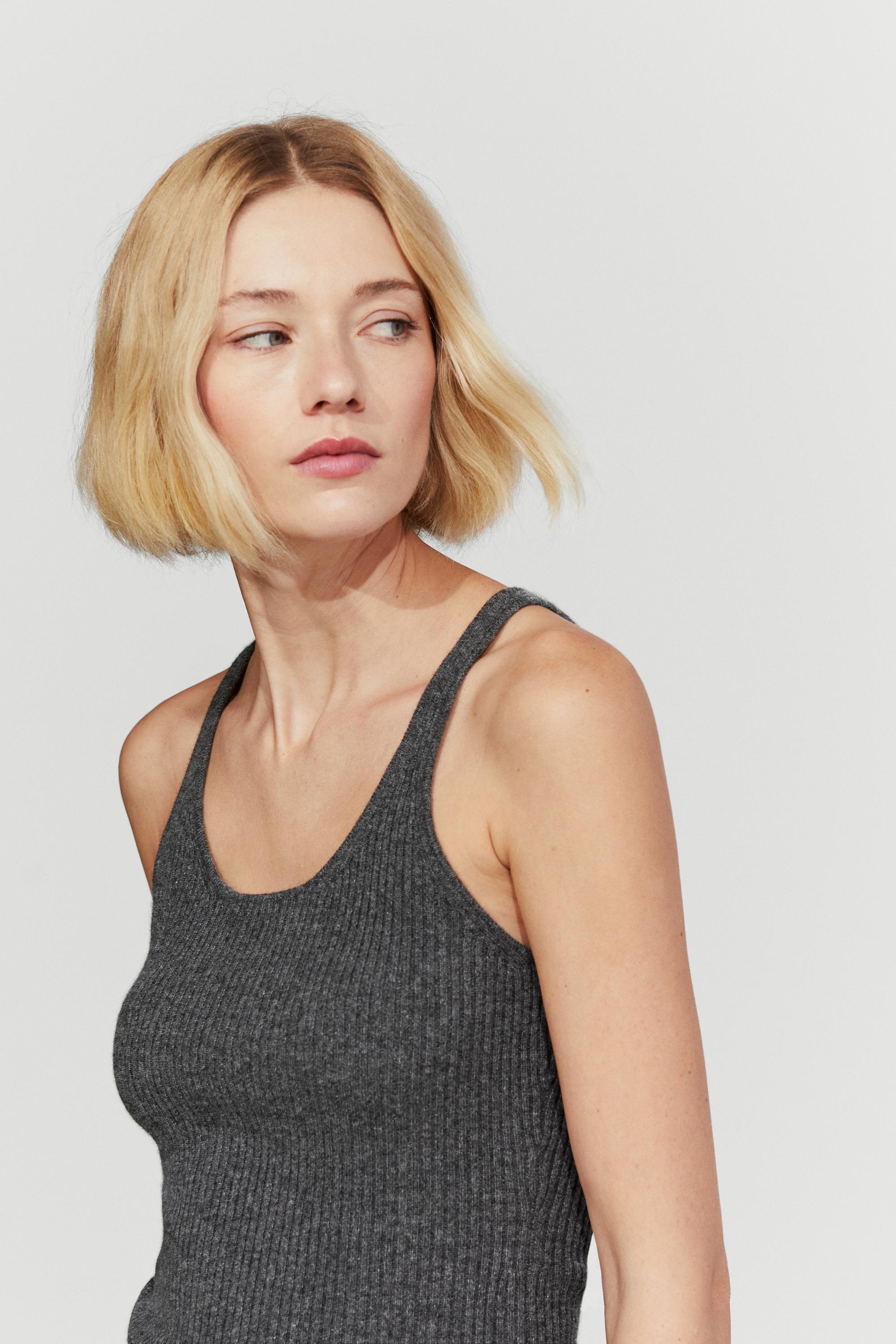 100% cashmere ribbed knit top