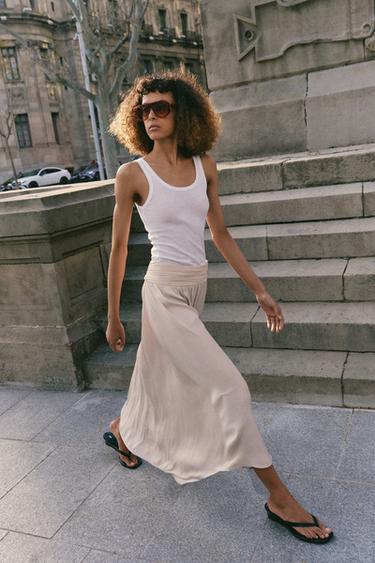 JUPE MI-LONGUE SATINÉE - Beige de Zara