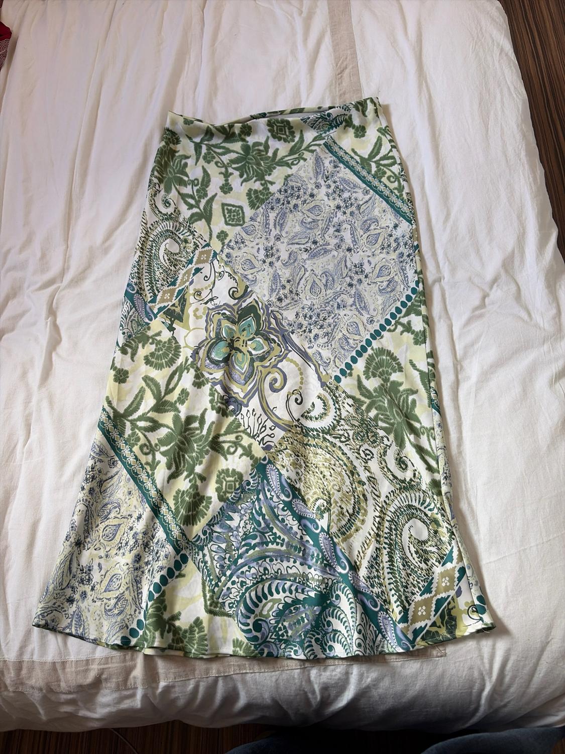 PRINTED SATIN MIDI SKIRT - Image 3