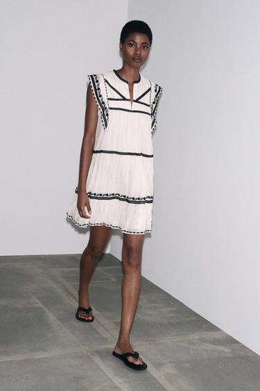 ROBE COURTE BRODÉE ZW COLLECTION - Écru de Zara