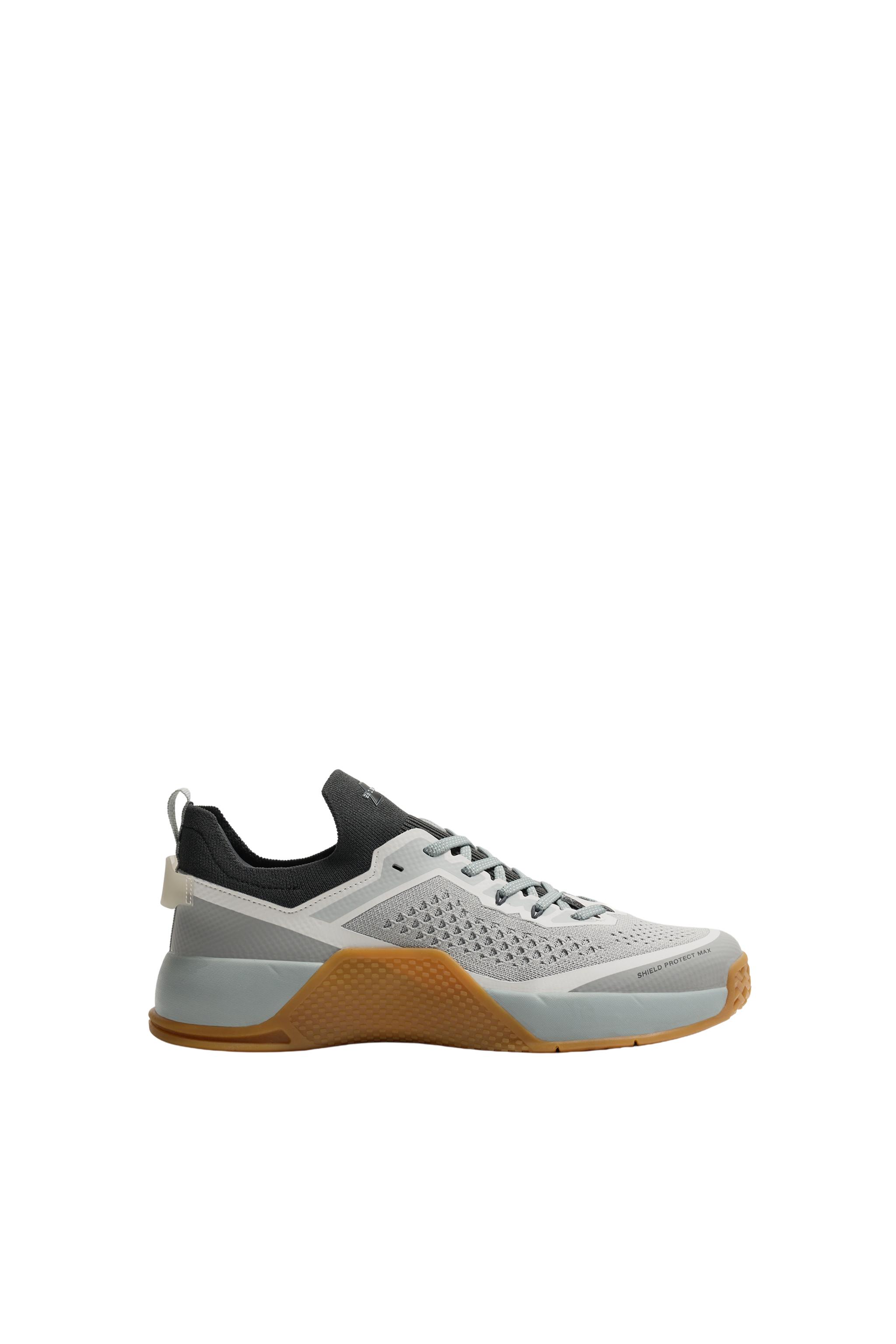 TRAINING SNEAKERS