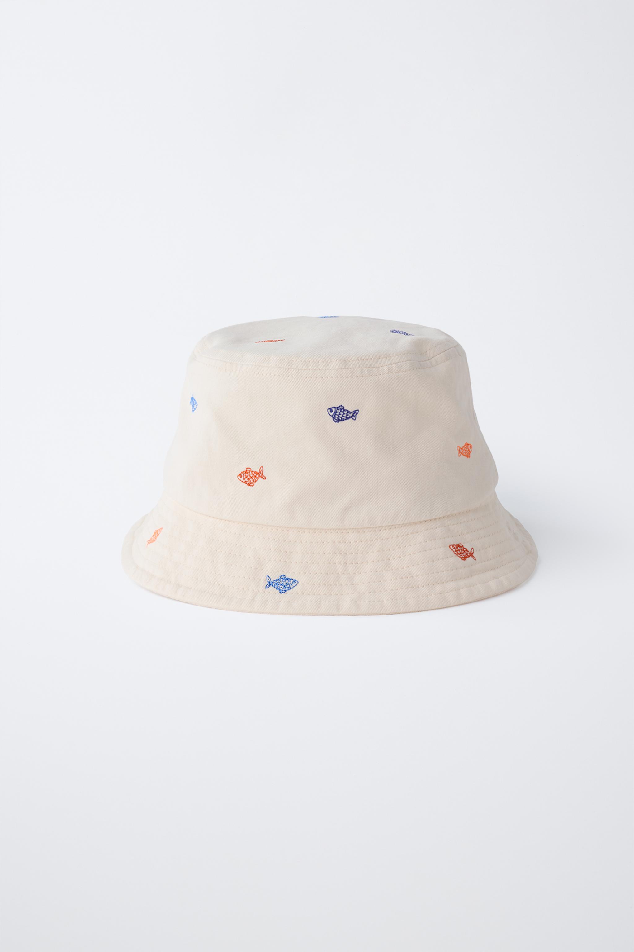 EMBROIDERED FISH BUCKET HAT
